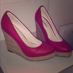 Never worn pink Michael Antonio wedges!